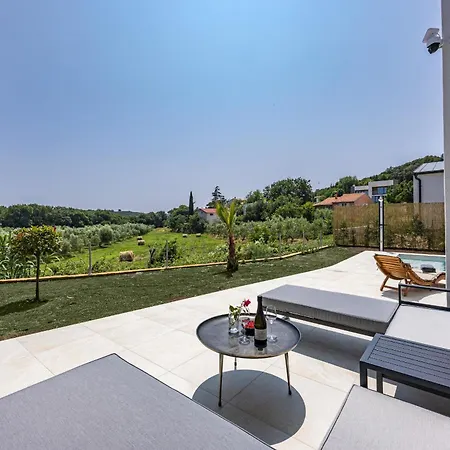 Enja For 8 People Near Pula With Private Pool & Pet Friendly Vintijan