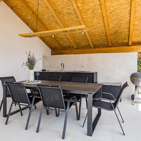 Enja For 8 People Near Pula With Private Pool & Pet Friendly