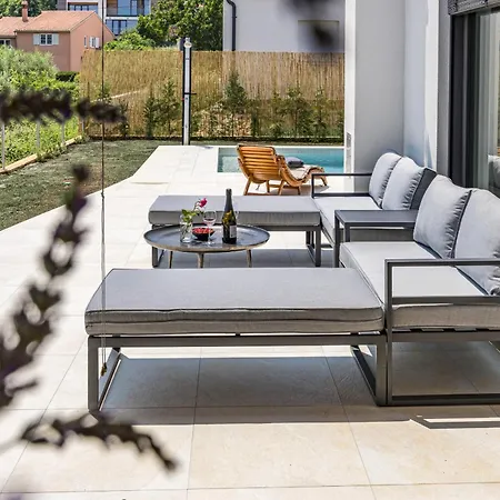 Enja For 8 People Near Pula With Private Pool & Pet Friendly Vintijan