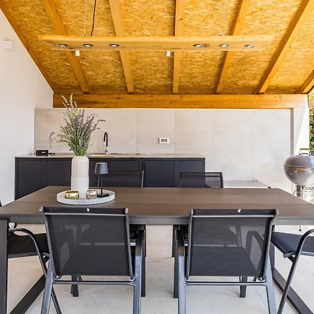 Vila Enja For 8 People Near Pula With Private Pool & Pet Friendly