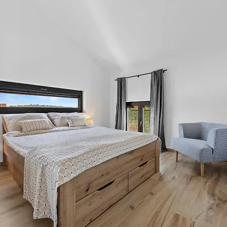 Enja For 8 People Near Pula With Private Pool & Pet Friendly Vintijan