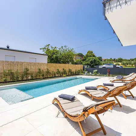 Enja For 8 People Near Pula With Private Pool & Pet Friendly *