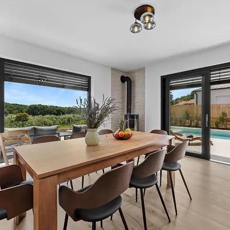 Enja For 8 People Near Pula With Private Pool & Pet Friendly Vila *