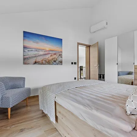 Villa Enja For 8 People Near Pula With Private Pool & Pet Friendly Vintijan