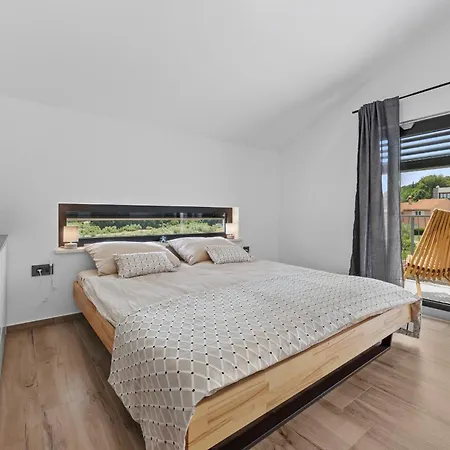 Enja For 8 People Near Pula With Private Pool & Pet Friendly * Vintijan