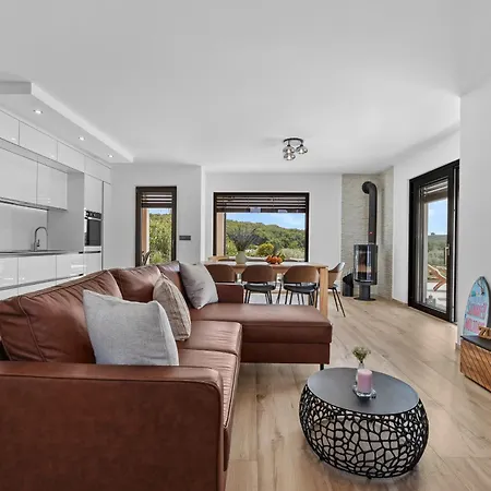 Villa Enja For 8 People Near Pula With Private Pool & Pet Friendly