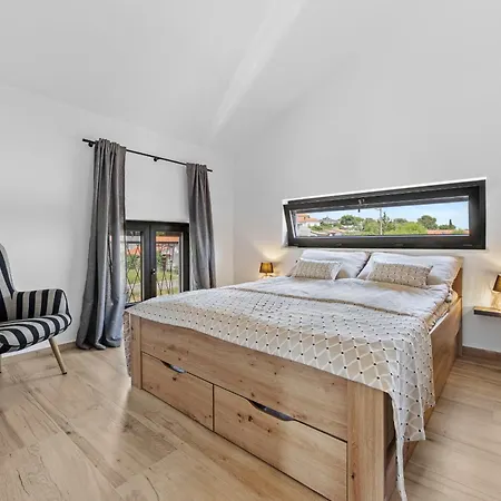 Villa Enja For 8 People Near Pula With Private Pool & Pet Friendly *