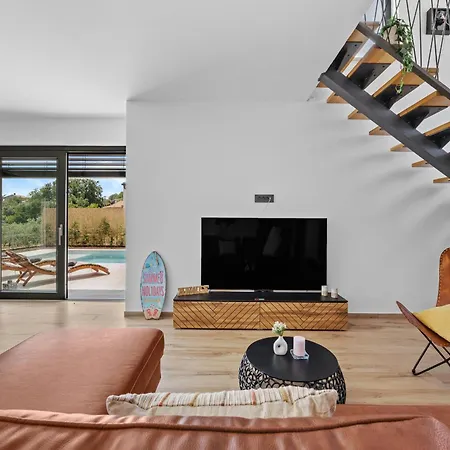 Vila Enja For 8 People Near Pula With Private Pool & Pet Friendly Vintijan