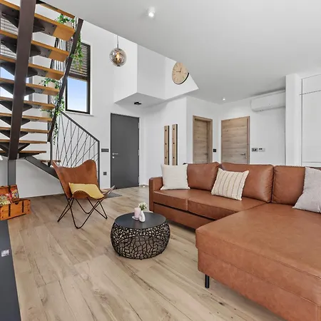 Enja For 8 People Near Pula With Private Pool & Pet Friendly Vila *