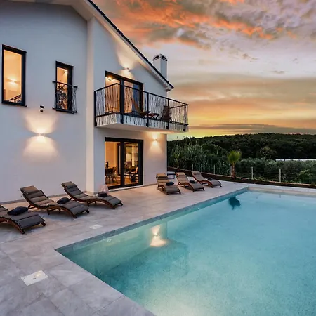 Enja For 8 People Near Pula With Private Pool & Pet Friendly Vila Vintijan
