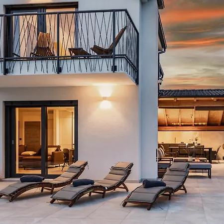 Enja For 8 People Near Pula With Private Pool & Pet Friendly Vintijan