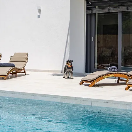 Enja For 8 People Near Pula With Private Pool & Pet Friendly *