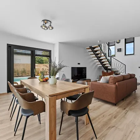 Villa Enja For 8 People Near Pula With Private Pool & Pet Friendly Vintijan